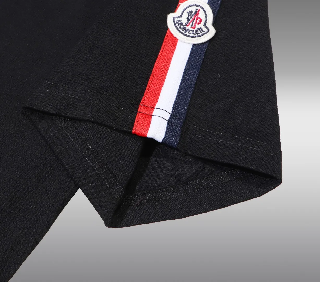 《Moncler~ 》2024New Arrival ， Quality T ， , Versatile Quality ！ ‼ 32 250G ‼ ， ， ， ， T 🤪 Sizes：S-M-L-XL-2XL ：Black，White， ， Same Style